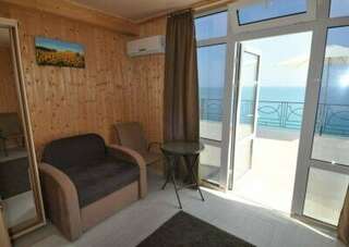 Гостиница Панорама Малореченское Трехместный номер с видом на море-3