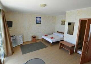 Гостиница Панорама Малореченское Четырехместный номер с видом на море-2